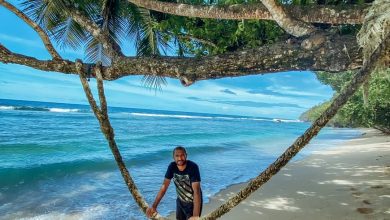 Photo of Gara-Gara Pandemi, Bek Persik Kediri Ini Bisa Menikmati Keindahan Alam Papua