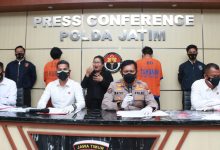 Photo of 2 Anggota Komplotan Pembobol Kartu Kredit Dibekuk Polda Jatim