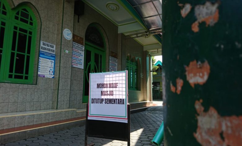 Photo of PPKM Darurat, Sholat Berjamaah Dihimbau Dilakukan di Rumah