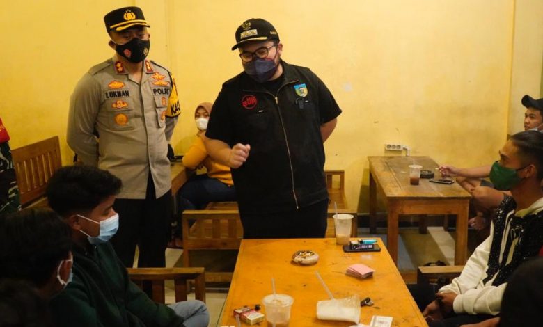 Photo of Sidak Bersama Forkompimda, Mas Bup Temukan Warung-Kerumunan Tanpa Prokes