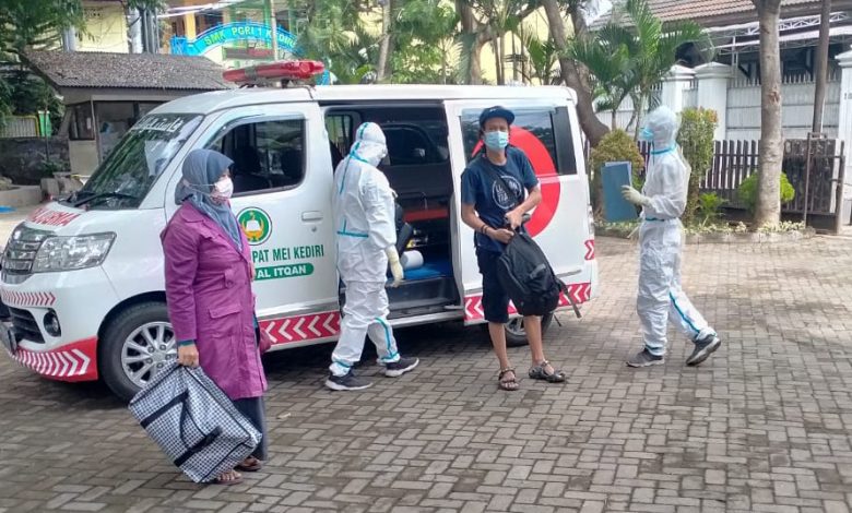 Photo of Positif Saat Isolasi di Kelurahan, 3 PMI Dipindahkan ke Tempat Isolasi Terpusat