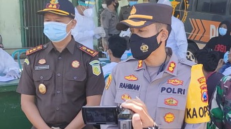Photo of Akibat Buat-Sebar Video Hoax Tentang Vaksin, Warga Sumenep Diamankan