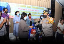 Photo of Terima Bantuan Polres Kediri Kota, Paguyuban PKL-Kesenian Harap Pandemi Cepat Usai