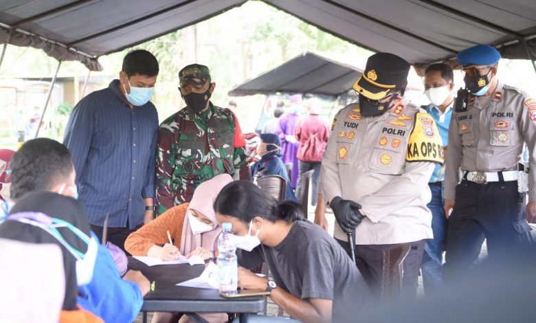 Photo of Tiga Pilar Galakkan Vaksinasi Massal di Ruang Terbuka Hijau