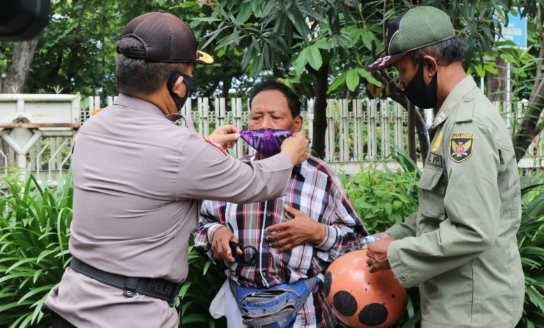 Photo of Edukasi Pengendara, Ingatkan Patuhi Prokes Ketika di Jalan