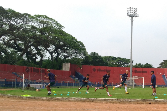 Photo of Satu Pesan Penting Joko Susilo Untuk Semua Pemain Asing Baru Persik