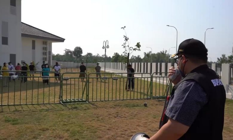 Photo of Disambangi Mas Bup, Warga Isoman di Gedung SKB Minta Dipasangkan WiFi