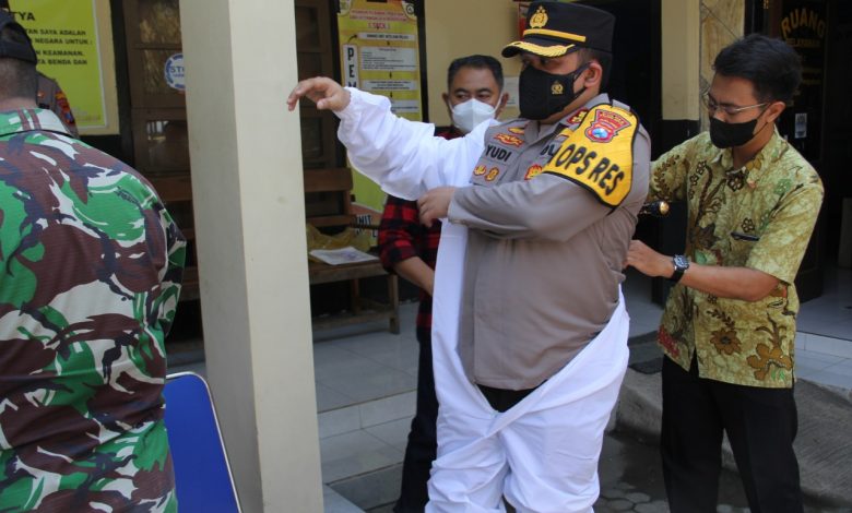 Photo of Kapolres Kediri Kota Turun Langsung Pastikan Tracing Sesuai SOP-Prokes