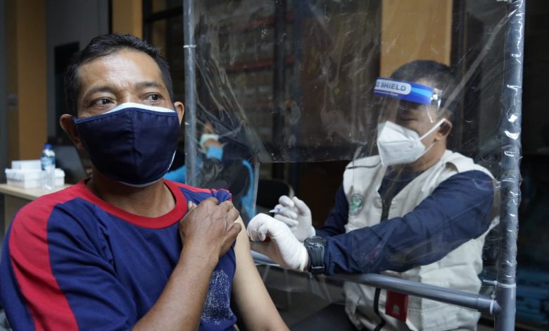 Photo of Vaksin Booster Moderna Mulai Diberikan ke Nakes Kab Kediri