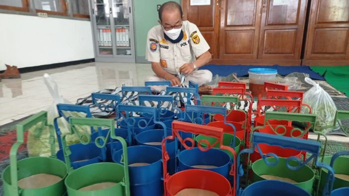 Photo of Gerakan Berbagi, Satpol PP kota Kediri Buka Dapur Umum