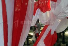 Photo of Masih Pandemi, Penjual Bendera Musiman Sepi Pembeli