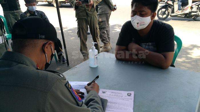 Photo of Operasi Yustisi, Pengguna Jalan Sampai Penumpang Bus Diingatkan Patuhi Prokes