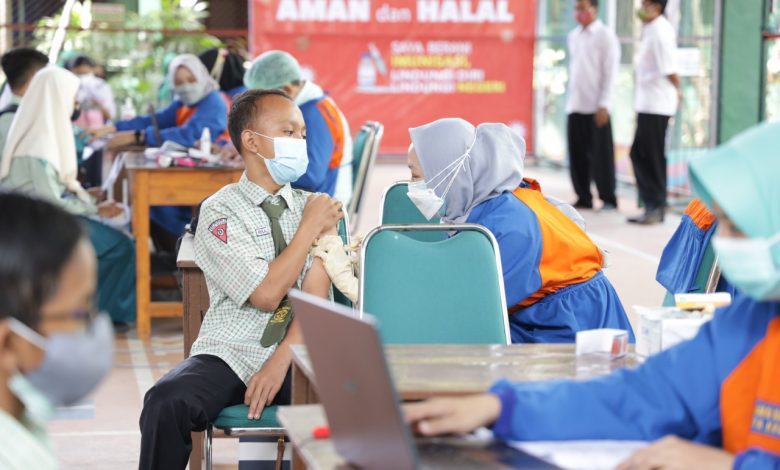 Photo of Siswa SMP Divaksin, Ortu Tak Perlu Resahkan KIPI
