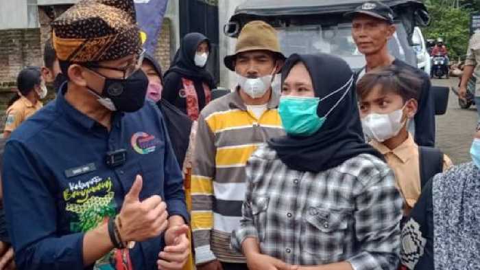 Photo of Mahasiswi Banyuwangi : Sandiaga Uno Motivasi Anak Muda Masa Kini