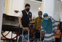 Photo of Bupati Kediri Serahkan Bantuan ABM Untuk 22 Penyandang Disabilitas