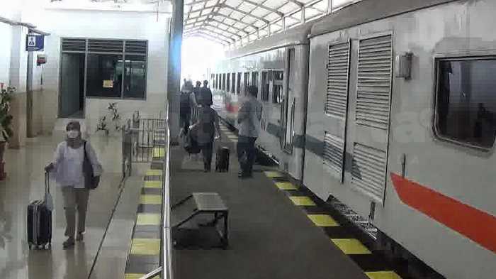 Photo of Sejak Oktober, Penumpang KA Stasiun Kediri Meningkat 15 Persen