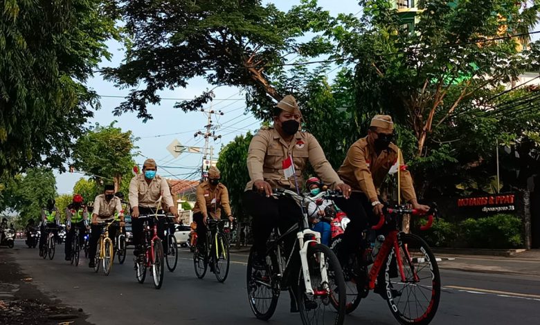 Photo of Hari Pahlawan, Gelar Patroli Bersepeda Berkostum Pejuang Kemerdekan