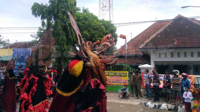 Photo of Gelar Aksi di Depan Kantor Satpol PP Kota Kediri, Seniman Jaranan Tuntut Hal ini