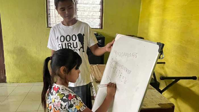 Photo of Kisah Solfina, Tak Pernah Patah Semangat Didik Anak-Anak Smart Center Waingapu