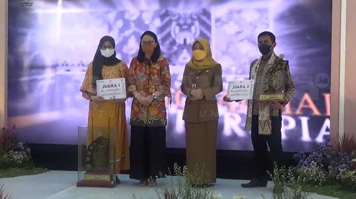 Photo of Lereng Gening Sritanjung Juara 1 Lomba Desain Batik Khas Kab Kediri
