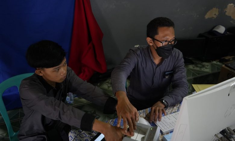 Photo of Tingkatkan Layanan Adminduk, Petugas Dukcapil Kab Kediri Jemput Bola ke Desa