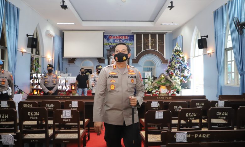 Photo of Pastikan Keamanan Jelang Ibadah Natal, Kapolres Kediri Pimpin Pengecekan Gereja