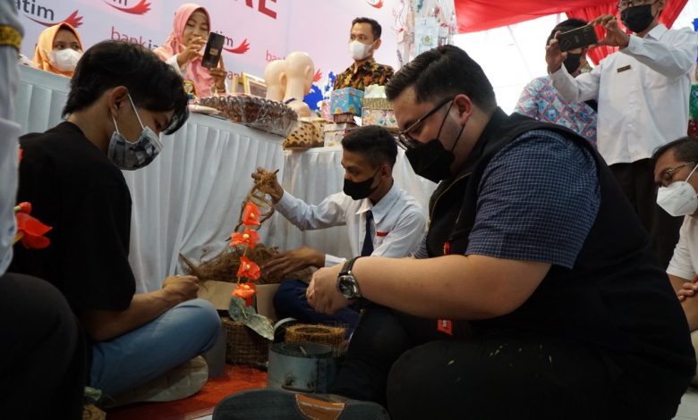 Photo of Mas Dhito Apresiasi Produk UMKM Karya Penyandang Disabilitas