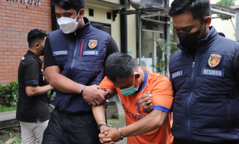 Photo of Komplotan Rampok Pecah Kaca Mobil&nbsp; Beraksi Saat Korban Makan Siang