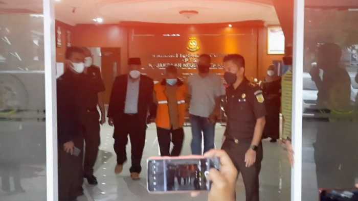 Photo of 2 Tersangka Korupsi BPNT Kota Kediri Dipindah ke Rutan Polres Kediri Kota