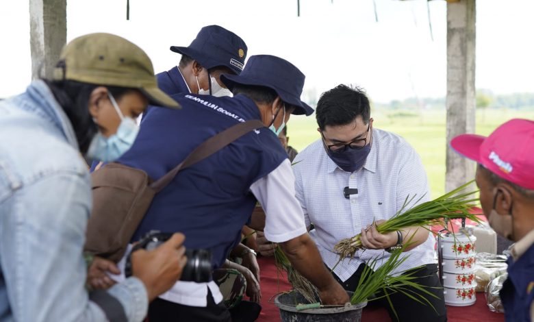 Photo of Siapkan SK Pupuk, Mas Dhito Jamin Ketersediaan Pupuk Untuk Petani