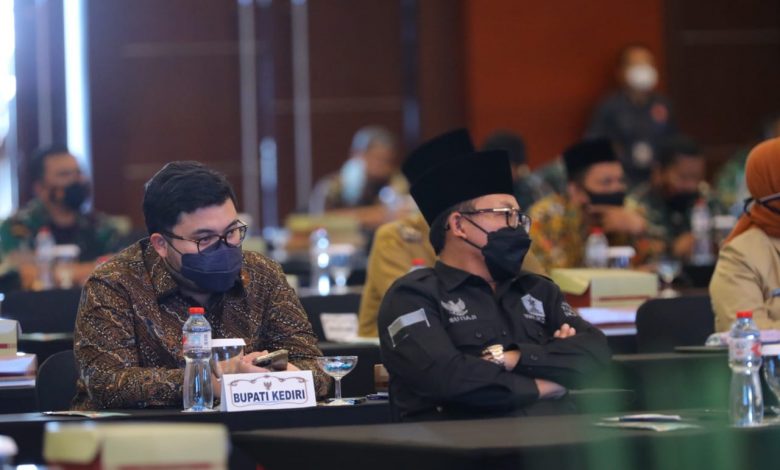 Photo of Antisipasi Puncak Omicron, Mas Dhito Minta Warga Kediri Selalu Patuhi Prokes