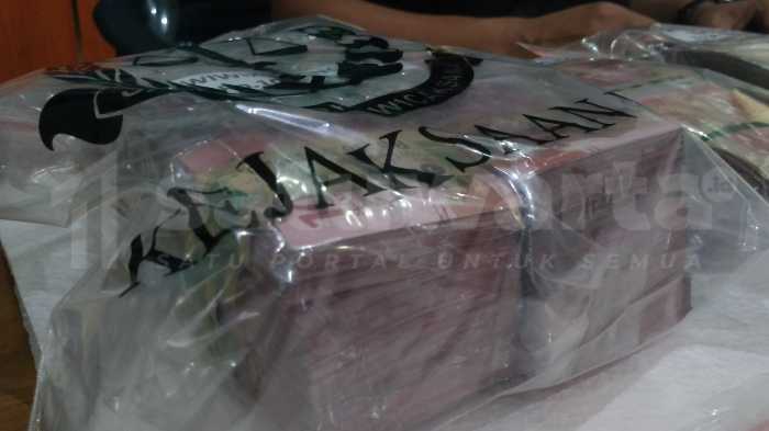 Photo of 2 Tersangka Korupsi BPNT Kota Kediri Dijebloskan Tahanan Rutan 20 Hari