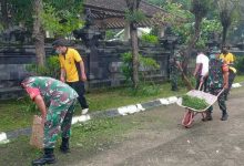 Photo of Bersama Masyarakat Kerja Bakti Bersihkan Lingkungan Pura Selo Mangleng