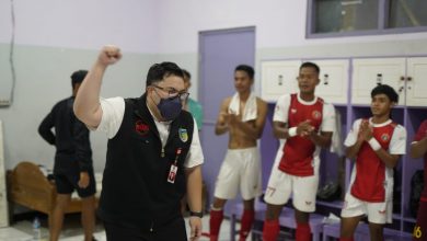 Photo of Selalu Hadir Kobarkan Semangat, Ingatkan 16 Besar Bukan Laga Mudah