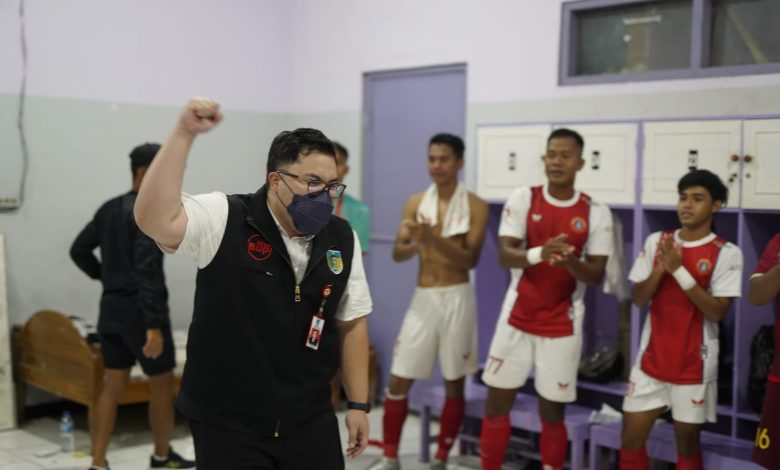 Photo of Selalu Hadir Kobarkan Semangat, Ingatkan 16 Besar Bukan Laga Mudah