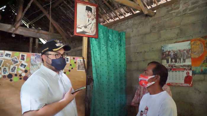 Photo of Kondisi Memprihatinkan, Mas Dhito Bantu Perbaiki Rumah 2 Warganya