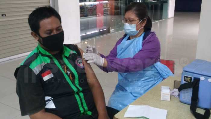 Photo of Ratusan Pengemudi Ojol di Kota Kediri Ikuti Vaksinasi Booster Massal