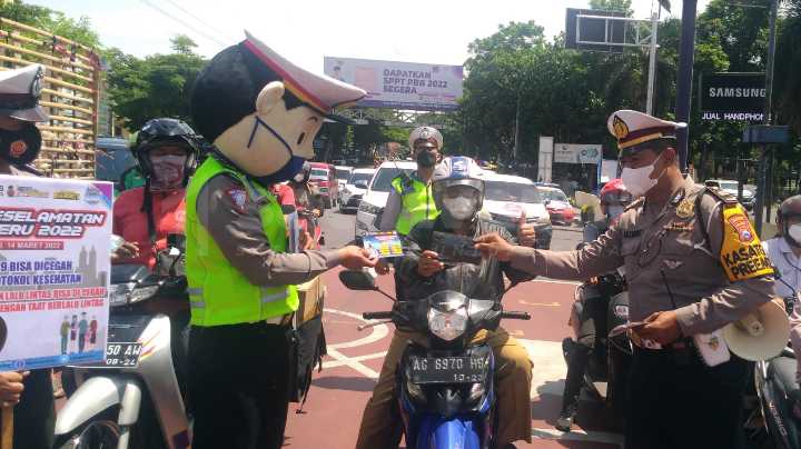 Photo of Ajak Masyarakat Lebih Tertib Berlalu Lintas – Disiplin Dalam Prokes 