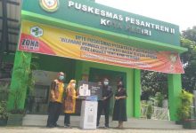 Photo of Tambah Perlindungan Nakes,  Serahkan Air Purifier Berteknologi HEPA ke Puskesmas Pesantren 2