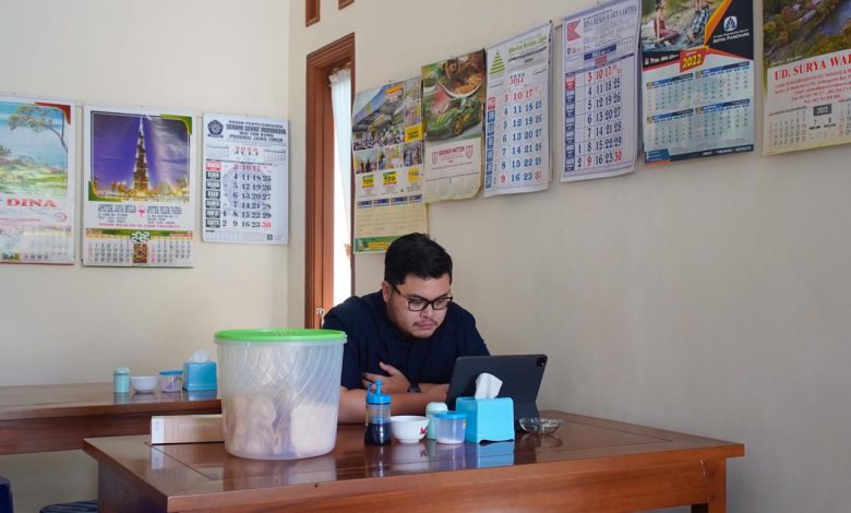 Photo of Zoom di Warung, Mas Dhito: Bekerja Dari Mana Saja Tidak Masalah