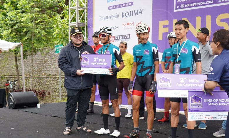 Photo of Pesepeda 60+ Taklukan Kelok 9, Mas Dhito: Yang Muda Jangan Mau Kalah