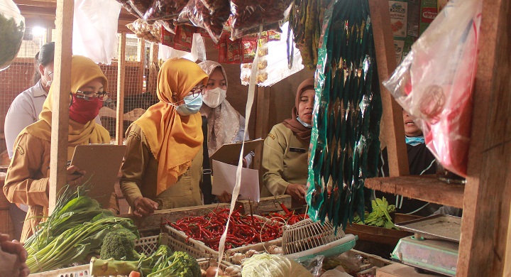 Photo of Pantauan Satgas Pangan di Pasar Wates, Harga Aman-Stok Melimpah
