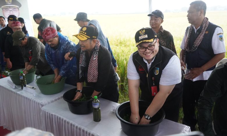 Photo of Seharian, Mas Dhito Bersama Mentan Urus Pertanian Kabupaten Kediri