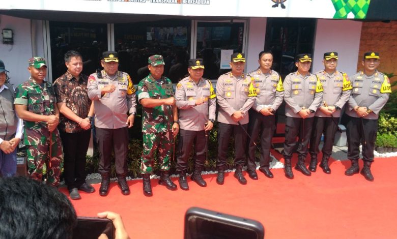 Photo of Kapolda Jatim Bersama Pangdam V/Brawijaya Tinjau Pos Pam Mengkreng
