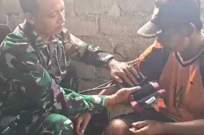 Photo of Tim Kesehatan TMMD 117 Lakukan Cek Kesehatan Rutin Bagi Personil dan Warga