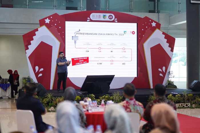 Photo of Sambut Bandara, Mas Dhito Berharap Produk UMKM Tembus Pasar Nasional