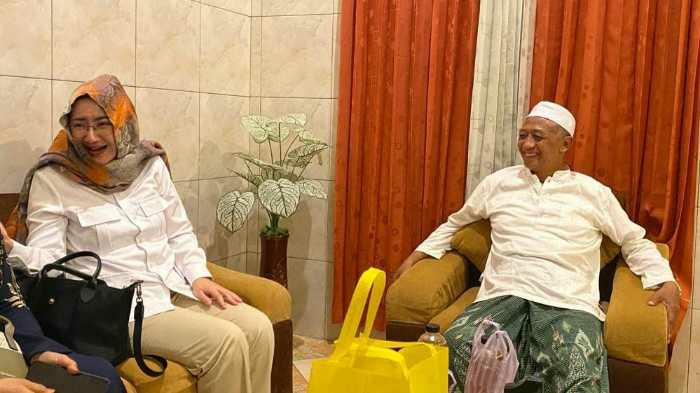 Photo of Sowan ke KH Abdul Nasir, Mary Susilo Dititipi Pesan Untuk Sejahterakan Kediri