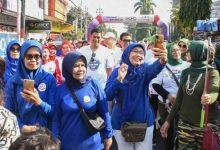 Photo of Peringati World Walking Day, Wali Kota Kediri Jalan Kaki Bersama Masyarakat