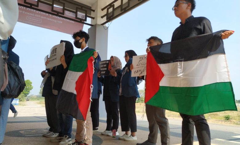 Photo of Solidaritas Untuk Palestina, PSDKU UB Kediri Gelar Doa Bersama dan Donasi