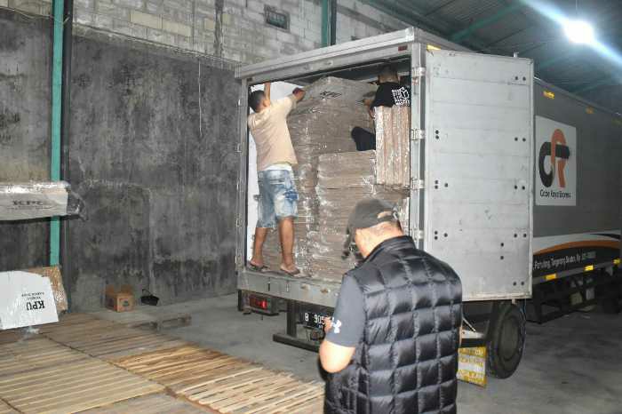 Photo of KPU Kota Kediri Terima Distribusi 1990 Bilik Suara